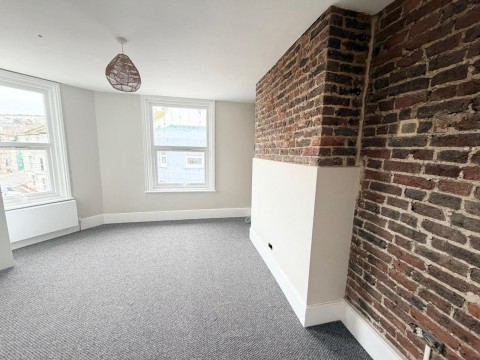 View Full Details for 28 St Andrews Square, Hastings, TN34