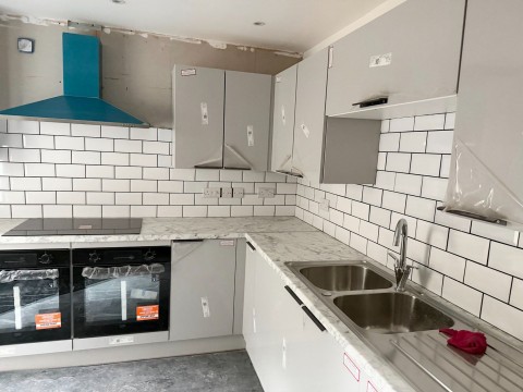 View Full Details for 28 St Andrews Square, Hastings, TN34